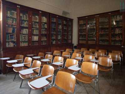 Mentre il secondo � destinato agli uffici e all�antica biblioteca che conserva documenti e saggi centenari della struttura